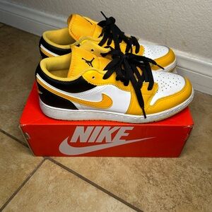 NIKE 2022
Air Jordan 1 Low 'Taxi White